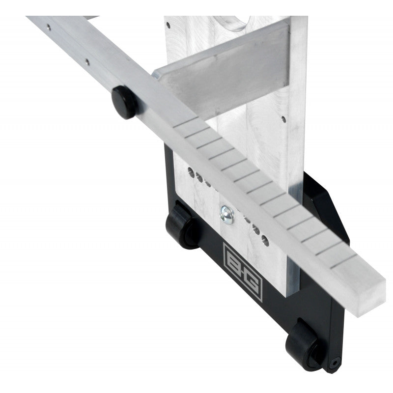 Car racing alignment gauge